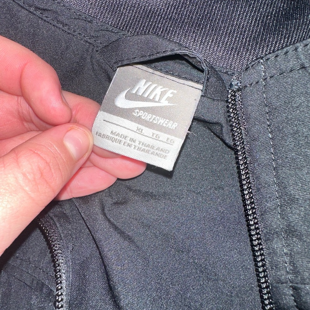 Nike - Picture 2 of 2
